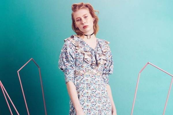 パメオポーズ初の花柄ドレス＆“クリスタル”イメージのケープ袖ワンピ、20年夏の新作