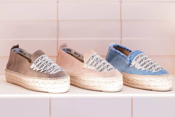 セルジオ ロッシ新作“ロゴ入りシューレース”を配したエスパドリーユ、マネビとコラボ