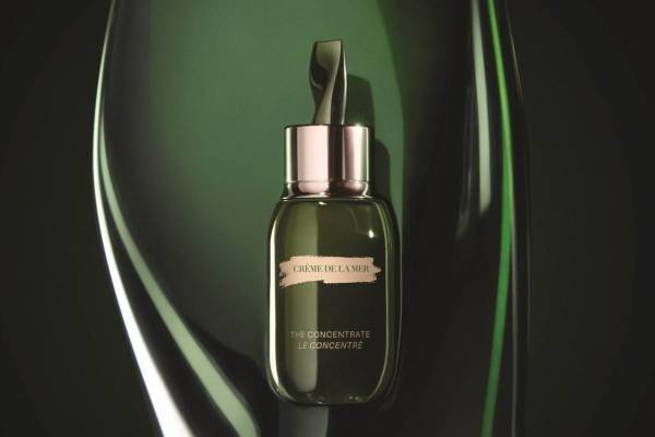 ドゥ・ラ・メールの“お守り”美容液「ザ・コンセントレート」が進化、潤いバリアで健やかな肌へ