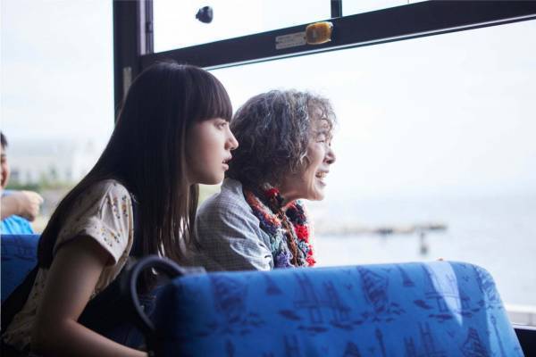 映画『宇宙でいちばんあかるい屋根』清原果耶主演、少女×老婆の出会いが紡ぐ心温まるストーリー