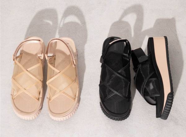 シャカ×ローズバッド“透け感”アッパーの厚底サンダル、程よいボリューム感でスタイルアップ