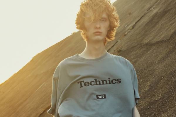 レコードショップ「ウェイヴ」×オーディオブランド「テクニクス」ロゴ入りTシャツやiPhoneケース