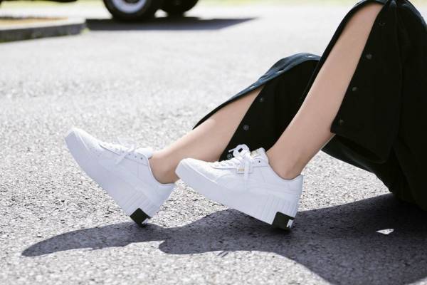 プーマ“超厚底”ウェッジソールスニーカー「カリ ウェッジ」脚長効果を叶えるウィメンズ新作