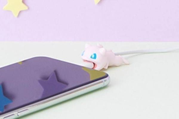 ポケモン“噛みつき”iPhoneアクセサリー「ケーブルバイト」新作、ミュウ＆カビゴンが断線防止