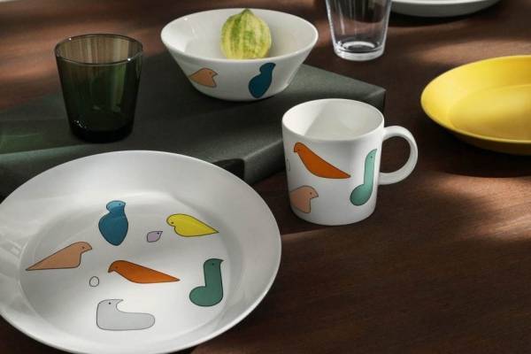 イッタラ×ミナ ペルホネン“鳥”を描いたカラフルテーブルウェア＆ガラスのオブジェ