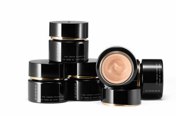 SUQQUのクリームファンデーションが進化、粉感0のパウダーレスな艶肌へ