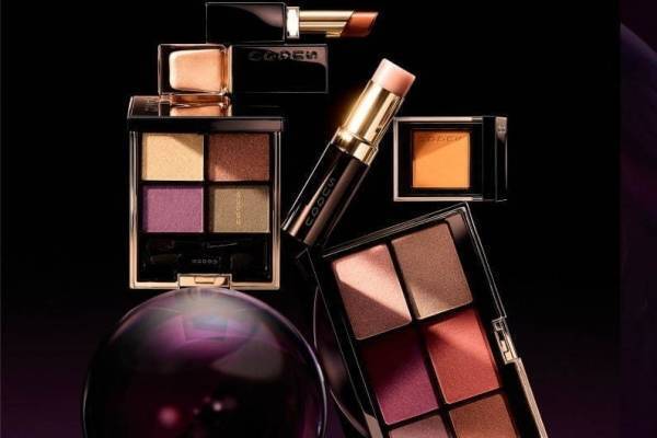 SUQQU20年秋冬コスメ、“ちらちら金箔が輝く”アイシャドウ パレット＆6色チークパレット