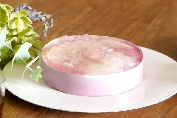 “七夕の夜空”をイメージしたカシスのレアチーズケーキ、チーズケーキ専門店・フォルマから