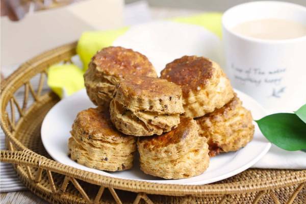 チャバティ“2分で売り切れる”スコーン新作、3種のチーズやチョコ香るカカオニブなど