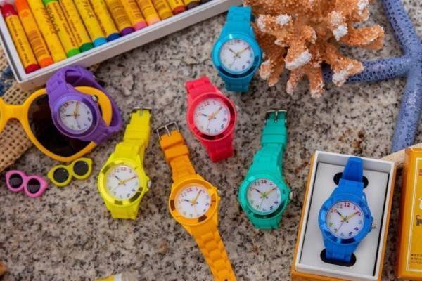 「サクラクレパス」腕時計からビビッドカラーの新作7色、クレパス型針＆カラフルインデックス