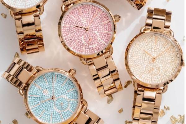 4B ウォッチズの“キラキラ輝く”ラインストーン腕時計＆ハートモチーフウォッチ