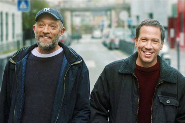 映画『スペシャルズ！』“自閉症ケア施設”を守った男たちの感動実話、『最強のふたり』の監督最新作