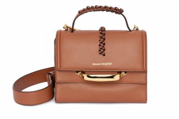 アレキサンダー・マックイーン、スタッズ輝く新作「ストーリー」バッグ&メタルバー付きブーツも