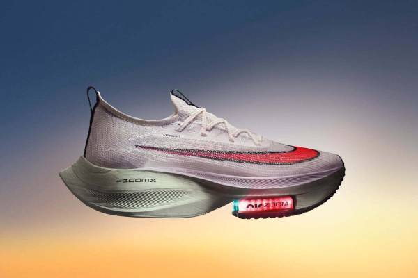 ナイキ厚底シューズ「ナイキ エア ズーム アルファフライ ネクスト ％」ホワイトアッパーの新色