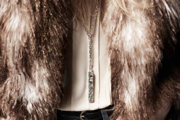 セリーヌの限定ネックレス - 家に代々伝わるジュエリーを圧縮した“お守り”ジュエリー