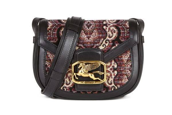 エトロからフォークロア調ジャカードの「ペガソバッグ」やスタッズ装飾トートが登場