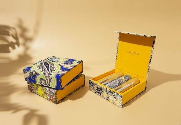 エトロのミニフレグランスコフレ、カラフルなペイズリー柄のボックス入り