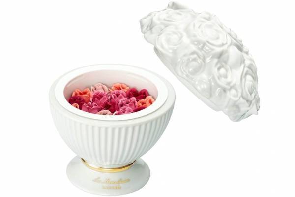 レ・メルヴェイユーズ ラデュレ20年秋コスメ、磁器入り“花弁チーク”＆“貴婦人の小箱”アイカラー