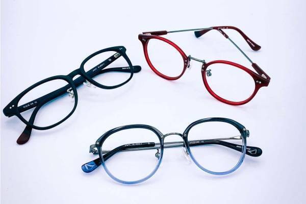 Y's初のアイウェアがデビュー、異素材組み合わせやアシンメトリーなどジェンダーレスなメガネ
