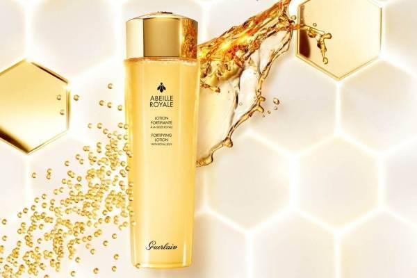 ゲラン“まるで美容液”「アベイユ ロイヤル」の贅沢ローション、ロイヤルゼリー25倍の高濃度で輝き肌に