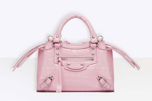 バレンシアガの新作バッグ「ネオ クラシック」アイコンバッグを新たなルックやサイズ感でアップデート