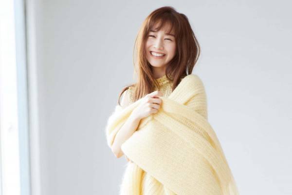 田中みな実が魅せるスナイデル2020年秋の新作、人気の華奢見せリブニットやボウタイシャツワンピ