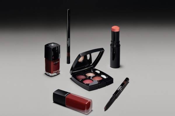 シャネル20年秋冬コスメ - 女性の“二面性”を表す、ピンク主役の4色アイカラーやリップ