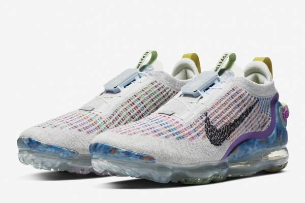 ナイキ“左右で異なる”マルチカラーの新作スニーカー、再生素材が生みだす不揃いデザイン