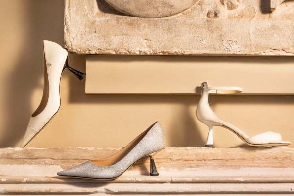 ジミー チュウ「キック」ヒールの新作シューズ、曲線美ヒールを配したパンプスやミュール