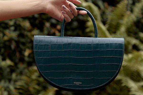 ミチノ“アート着想”の半円型新アイコンバッグ「パレット」こっくり秋色レザー