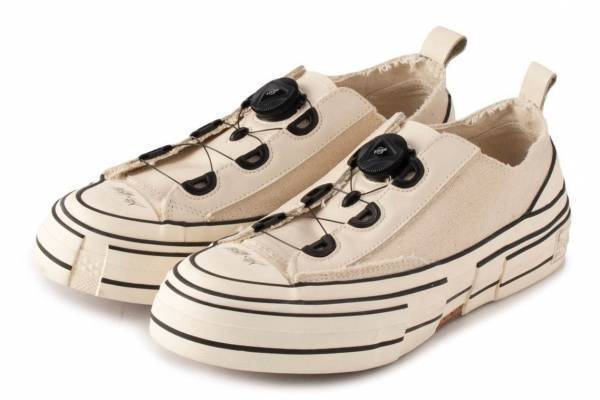 Y's「Xヴェセル」スニーカー、断ち切りキャンバスやブラックレザーのジェンダーレススニーカー