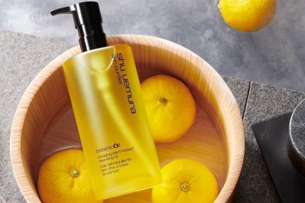 シュウ ウエムラ“ゆず湯”から着想したシトラスの香りの「ボタニック クレンジング オイル」