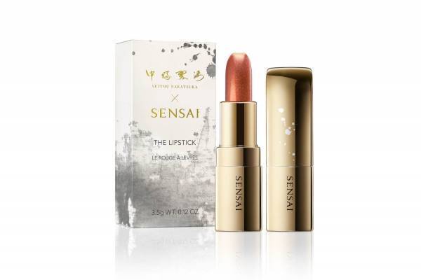センサイ“和の花々”に着想を得た24金入りリップや濃密泡のローション、書家・中塚翠涛コラボデザインで