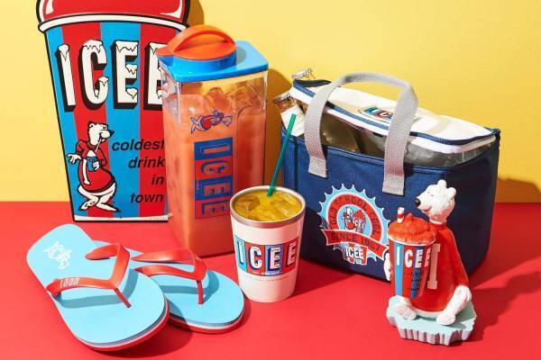 ニコアンド×米フローズンドリンク「アイシー」とコラボ、“白クマ”モチーフのiPhoneケースなど
