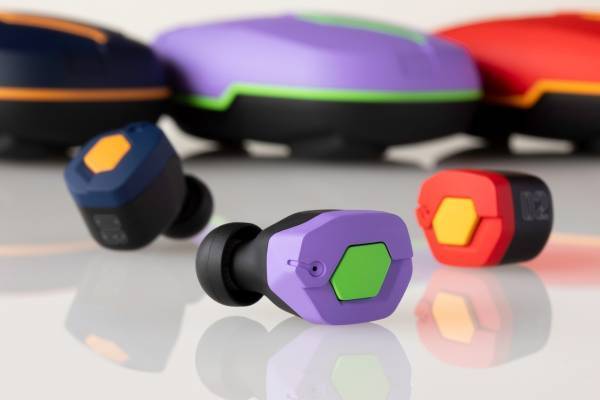 「エヴァンゲリオン」のワイヤレスイヤホン登場、初号機や2号機モチーフ&伊吹マヤの音声ガイド付き