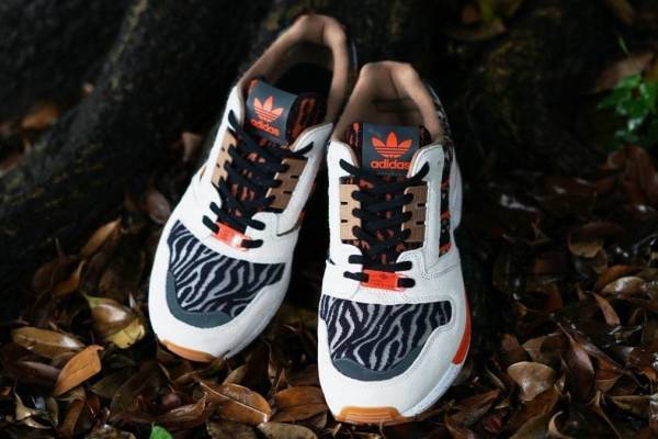 アディダス オリジナルスのスニーカー「ZX 8000」に“クレイジー アニマル”柄、アトモスで