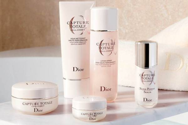ディオール「カプチュール トータル」花々の力で“ふっくらなめらか肌”へ導く美容液に新サイズ
