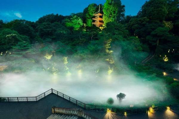 ホテル椿山荘東京で「東京雲海」庭園内に雲海が出現、霧に包まれながらの特別な庭園散策も