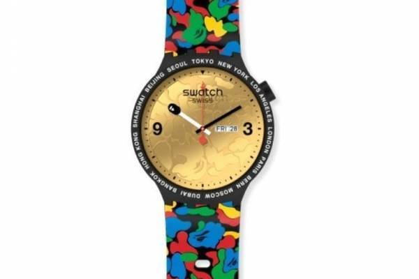 スウォッチ×ベイプのコラボ腕時計、金・銀・銅の文字盤＆カモ柄ベルト