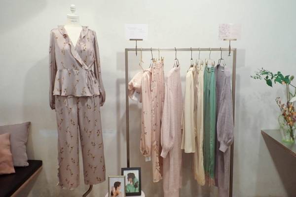 スナイデルの新ルームウェアブランド「スナイデルホーム」誕生、シアバター配合のサテンパジャマなど