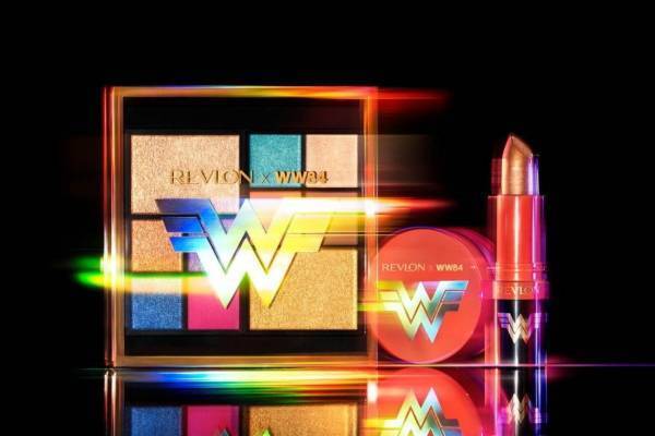 レブロン×映画『ワンダーウーマン 1984』ゴールドロゴを配したカラフル10色アイパレット