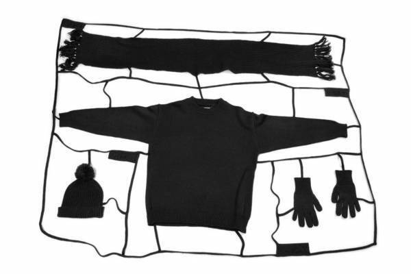 ダブレットから “プラモデル”のように小物が繋がれた新作ニット＆トートバッグが登場