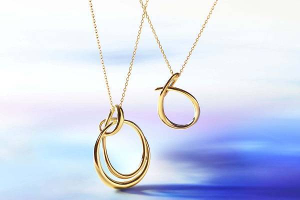 4℃の新作ジュエリー、“水の流れ”を表現したピアス＆海のような“青”のサファイアネックレス