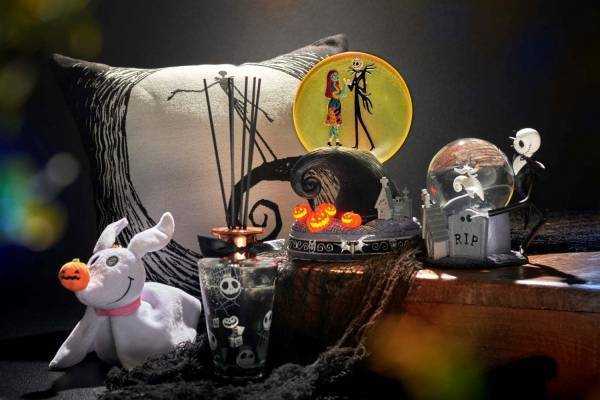 映画『ティム・バートン ナイトメアー・ビフォア・クリスマス』のハロウィーン雑貨がディズニーストアに