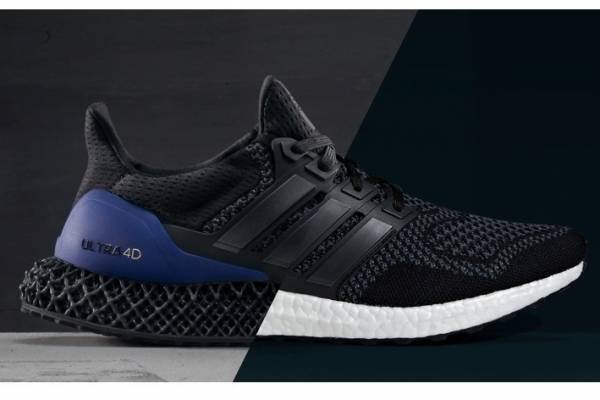 アディダスの新作ランニングシューズ「ウルトラ4D」ブラックのニットアッパー×グリッド状ミッドソール