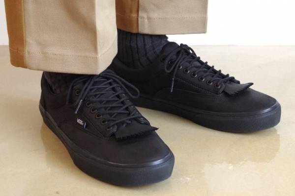 VANS×アレキサンダー リー チャン“ヒゲ付き”「エラ」スニーカー、レザー×ナイロンのアッパーで