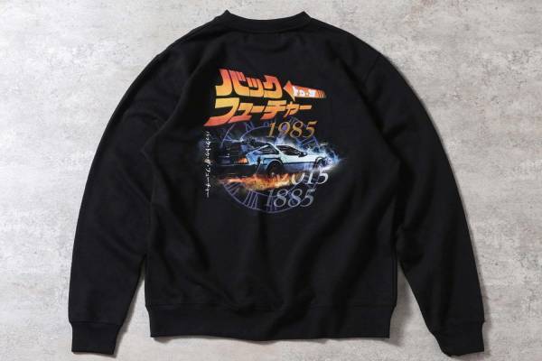 ベイトが『バック・トゥ・ザ・フューチャー』とコラボ、“カタカナ”ロゴTやフーディーなど