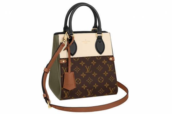 ルイ・ヴィトン、モノグラム・キャンバスの新作レディースバッグ「フォールド・トート」「オデオン NM」