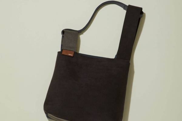 ザッツ“アシンメトリー”ハンドルバッグ「コンク」にマルチカラー、ユナイテッドアローズ別注で