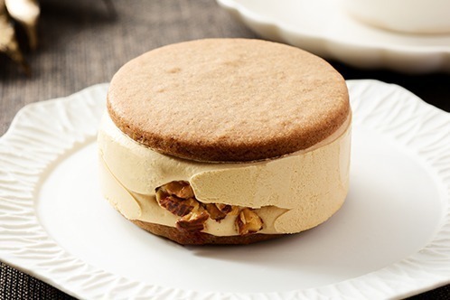 ローソンの人気スイーツ「サクバタ」に焦がしキャラメルバタークリームたっぷりの新作